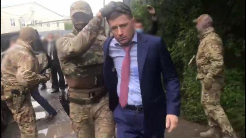 Жириновский пригрозил выходом ЛДПР из Госдумы Жириновский пригрозил выходом ЛДПР из Госдумы