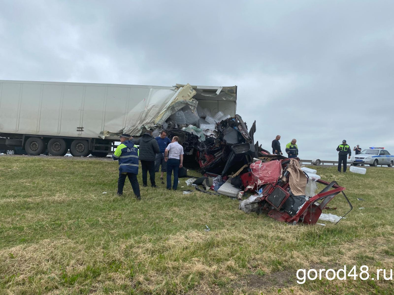 В столкновении двух грузовиков погиб 58-летний водитель