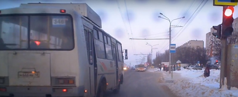 Маршрутка- «страдалица» попала на видео Маршрутка- «страдалица» попала на видео