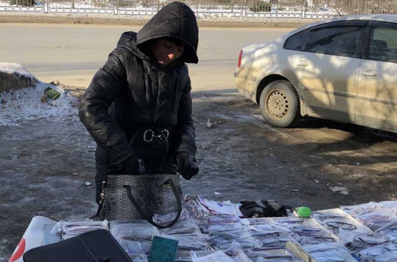 Еще шестеро незаконных уличных торговцев предстанут перед законом Еще шестеро незаконных уличных торговцев предстанут перед законом