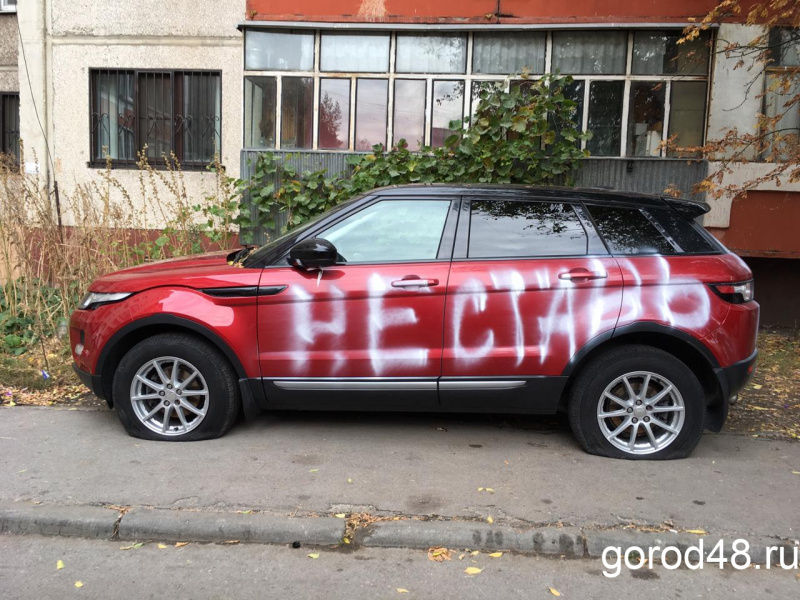 Хозяйка изуродованного внедорожника обратилась в полицию Хозяйка изуродованного внедорожника обратилась в полицию
