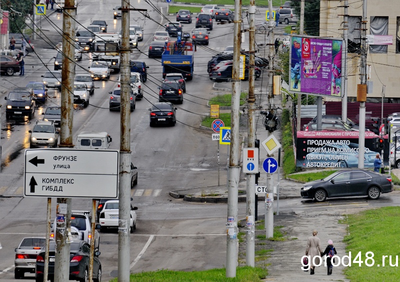 Движение транспорта по перекрестку улиц Фрунзе и Неделина затруднят работы на сетях Движение транспорта по перекрестку улиц Фрунзе и Неделина затруднят работы на сетях