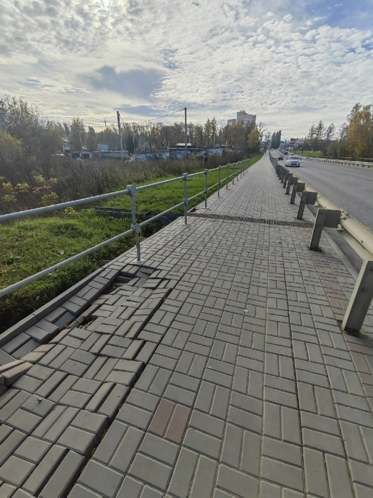 Вздувшуюся плитку на улице Героев в Ельце переделает подрядчик