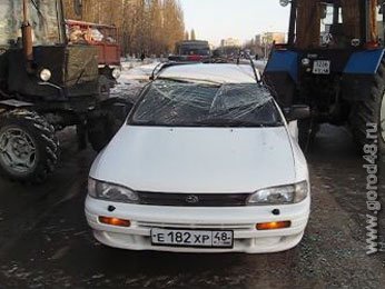 В Липецке иномарку едва не разрезало пополам В Липецке иномарку едва не разрезало пополам