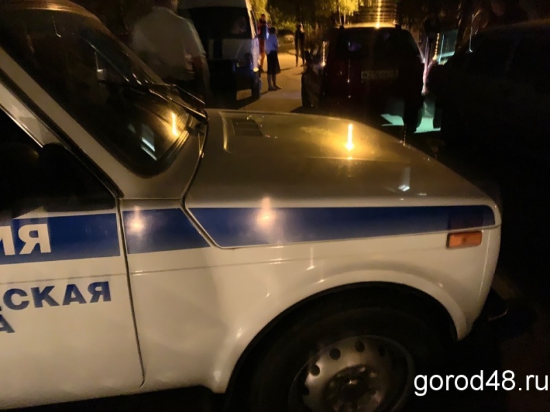 В липецком дворе угонщики «Шевроле» врезались в «пятнадцатую» В липецком дворе угонщики «Шевроле» врезались в «пятнадцатую»