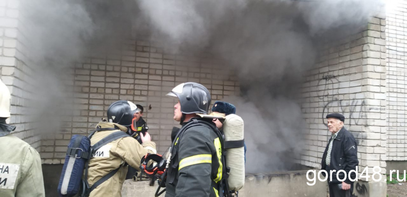Из заполненной дымом пятиэтажки эвакуированы 20 человек