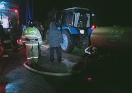 В Елецком районе сгорела надворная постройка вместе с автомобилем