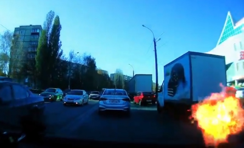 Водитель снял свою аварию на видео Водитель снял свою аварию на видео