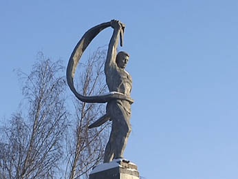 Памятник революции ждет серьезная реконструкция Памятник революции ждет серьезная реконструкция