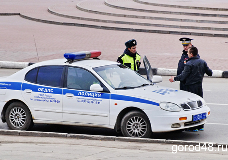 Липецкие автоинспекторы временно не будут наказывать водителей за просроченные права Липецкие автоинспекторы временно не будут наказывать водителей за просроченные права