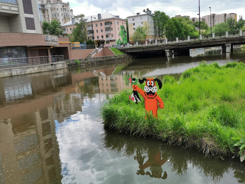 На берегу Комсомольского пруда в Липецке появился пёс из видеоигры «Duck Hunt» На берегу Комсомольского пруда в Липецке появился пёс из видеоигры «Duck Hunt»