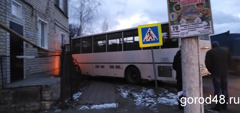 Автобус липецк чаплыгин. Чаплыгин автобус. ДТП Чаплыгин Липецкая область 28.02.2022. Город 48 Чаплыгин.