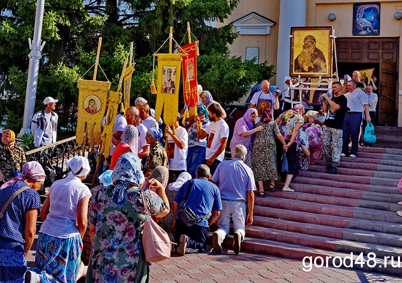 Город 48 новости липецком. Крестный ход Липецк Задонск. Крестный ход Ярлуково Липецк. Пётр Липецк крестный ход. Липецк г Задонск.