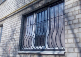 МЧС разрешило оставить решетки на окнах в школах