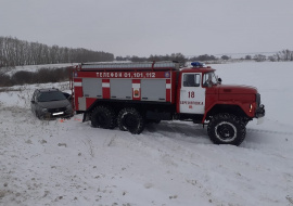 В Усманском районе спасли машину из снежного плена