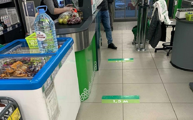 В липецких супермаркетах появилась противовирусная разметка В липецких супермаркетах появилась противовирусная разметка