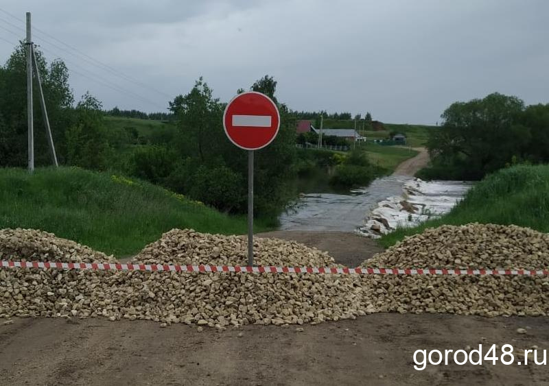 Дожди вызвали неожиданный паводок, в Липецкой области подтоплена низководная переправа Дожди вызвали неожиданный паводок, в Липецкой области подтоплена низководная переправа