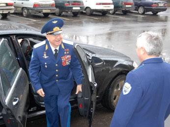 Космонавт Алексей Леонов получил «От винта» Космонавт Алексей Леонов получил «От винта»