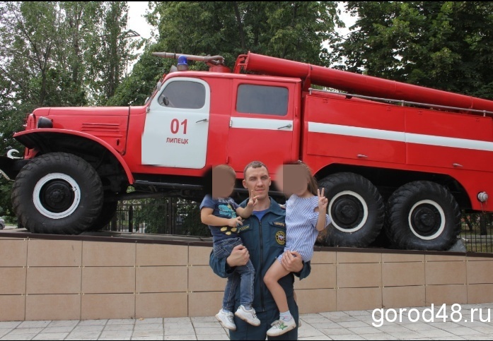 Пожарные встретились со спасенными детьми Пожарные встретились со спасенными детьми