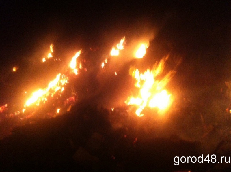 Под Липецком горит свалка Под Липецком горит свалка