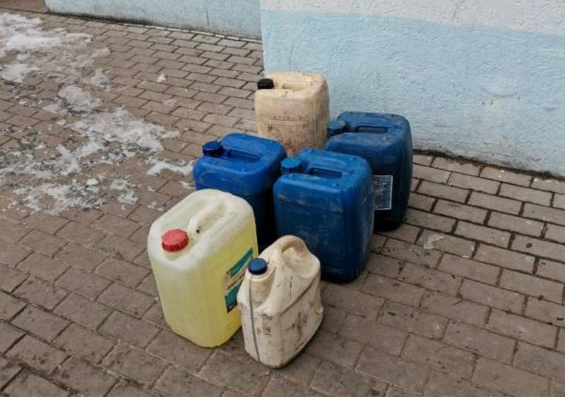 Экстренные службы города подняли по тревоге из-за канистр и елки в простыне Экстренные службы города подняли по тревоге из-за канистр и елки в простыне