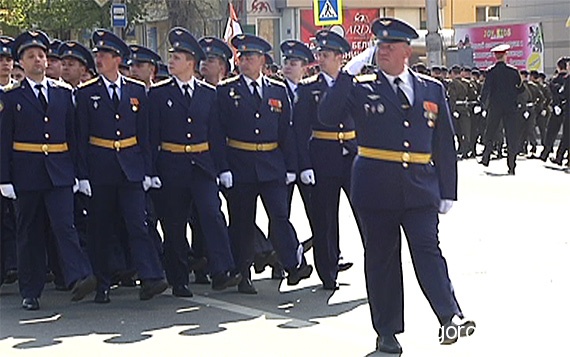 В Липецке отрепетировали парад Победы В Липецке отрепетировали парад Победы