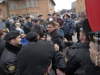 На Театральной площади пройдёт митинг в поддержку «выселенца» На Театральной площади пройдёт митинг в поддержку «выселенца»