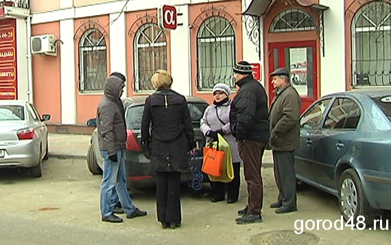 В Липецке за полисом ОСАГО стоят многочасовые очереди В Липецке за полисом ОСАГО стоят многочасовые очереди