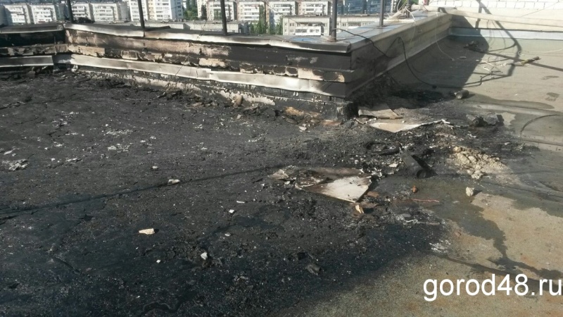 Кровля 15-этажного дома на бульваре Есенина потушена Кровля 15-этажного дома на бульваре Есенина потушена