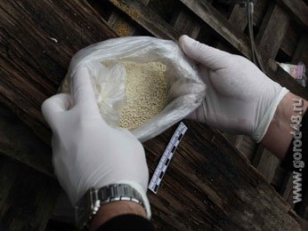 Липецкие наркополицейские нашли тайник с героином Липецкие наркополицейские нашли тайник с героином