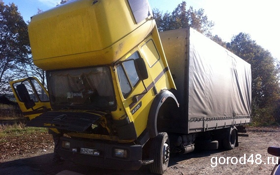 Липчане помогают дальнобойщику Липчане помогают дальнобойщику