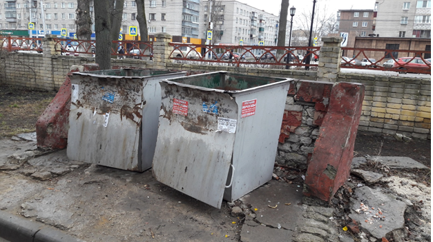 В Липецке отремонтировали мусорную площадку В Липецке отремонтировали мусорную площадку