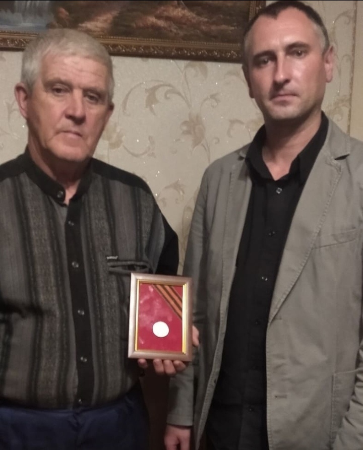По найденной в огороде медали узнали о герое По найденной в огороде медали узнали о герое