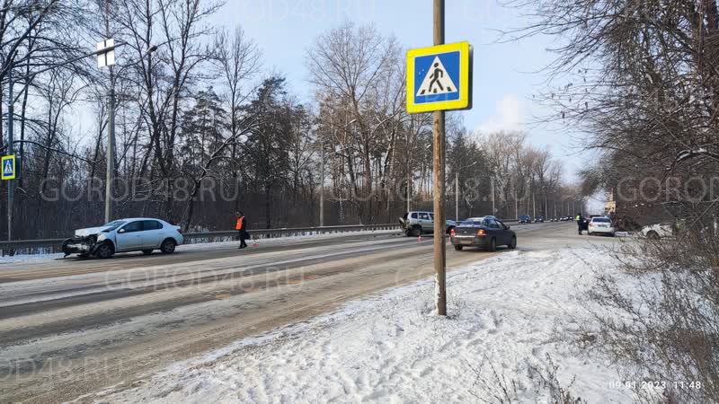 На дороге Липецк-Грязи произошло массовое ДТП, пострадали два человека