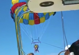 В Геленджике катавшийся над морем с парашютом турист получил травму головы