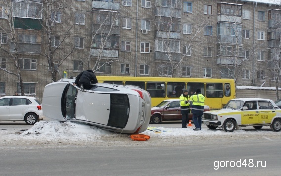 Сегодня 48. Город 48. Авария на Липецкой улице вчера. Авария на Гагарина в Липецке.