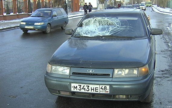 В Липецке напротив здания ГИБДД сбили пешехода В Липецке напротив здания ГИБДД сбили пешехода