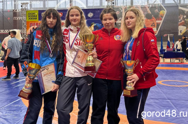 Липецкие девушки настолько суровы, что собрали полный комплект медалей в чемпионате России по борьбе