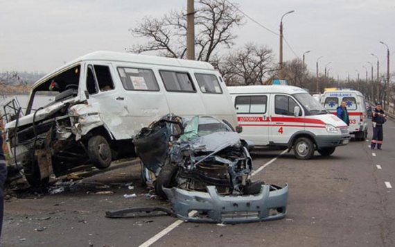Возле Боринского в аварию попала "Газель" с рабочими Возле Боринского в аварию попала "Газель" с рабочими