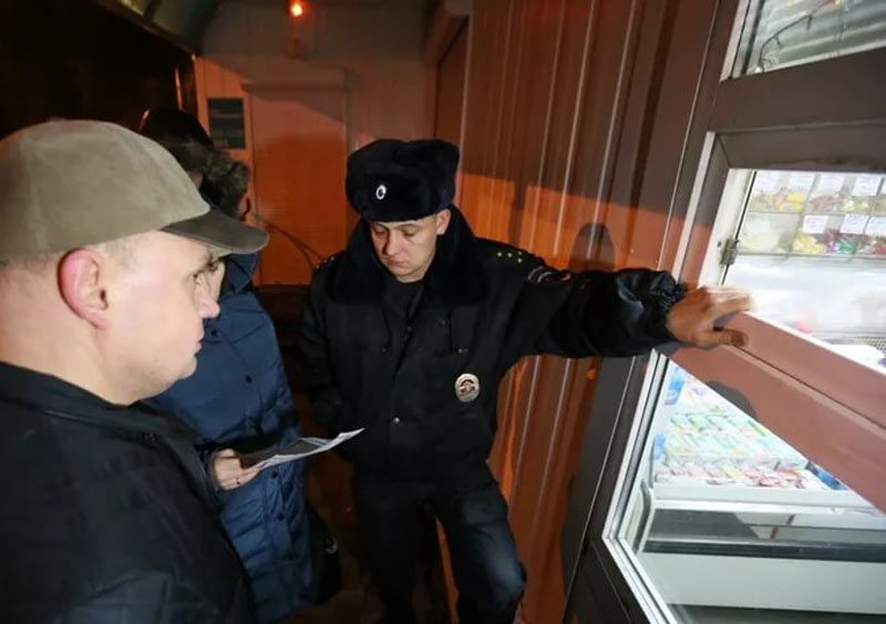 Жители Матырского нажаловались на ночную торговлю спиртным в магазине Жители Матырского нажаловались на ночную торговлю спиртным в магазине