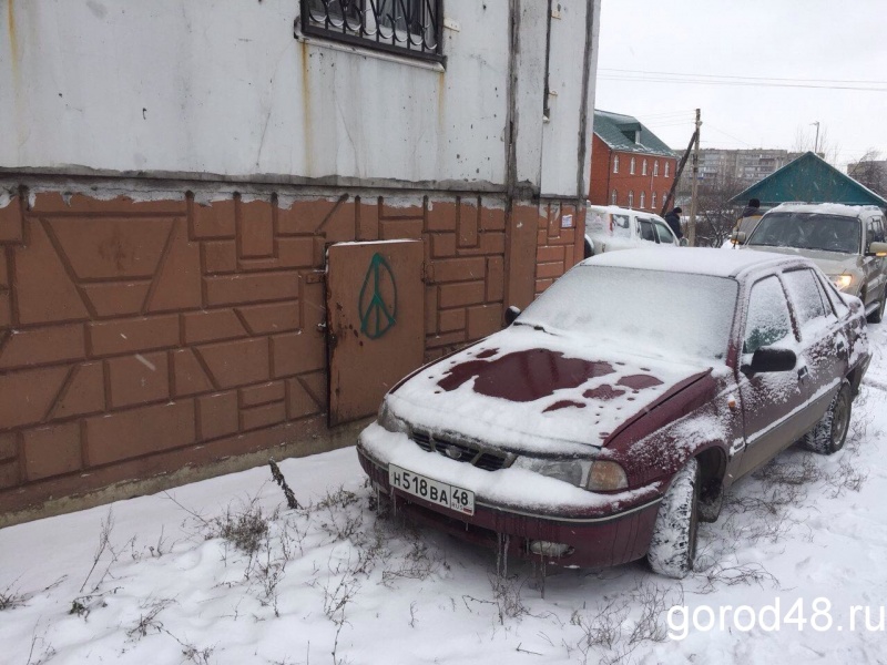 Полицейские нашли машину налетчика на ювелирный магазин Полицейские нашли машину налетчика на ювелирный магазин