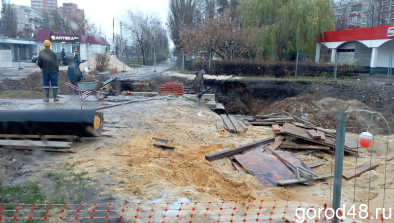Тротуар и газон на перекрестке улиц Водопьянова и Меркулова восстановят к 31 декабря Тротуар и газон на перекрестке улиц Водопьянова и Меркулова восстановят к 31 декабря