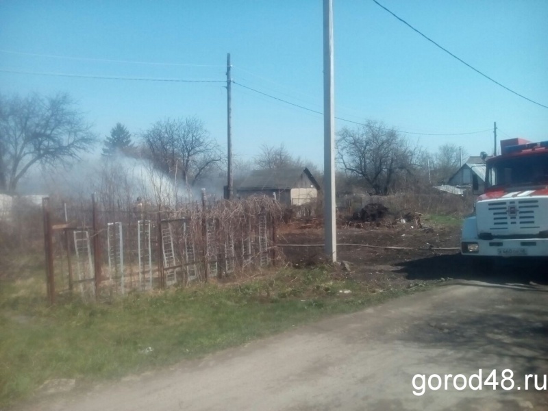 В Липецке сгорел садовый домик В Липецке сгорел садовый домик
