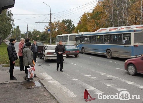 Остановки 23. 23 Микрорайон Липецк. Остановка 23 микрорайон. Остановка 23 мкр Липецк. Остановка Смургиса.