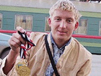 Чемпион мира по плаванию, ставший надзирателем, подозревается в должностном преступлении Чемпион мира по плаванию, ставший надзирателем, подозревается в должностном преступлении