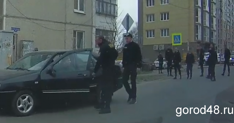 Сотрудники ЧОПа избили водителя в центре Липецка Сотрудники ЧОПа избили водителя в центре Липецка