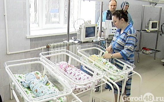 Родителям тройни вручили 1 200 000 от областных властей Родителям тройни вручили 1 200 000 от областных властей