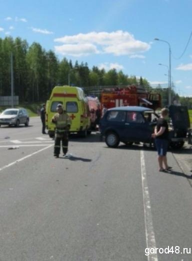 После столкновения с «Нивой» автомобиль «Volvo» выбросило в кювет После столкновения с «Нивой» автомобиль «Volvo» выбросило в кювет