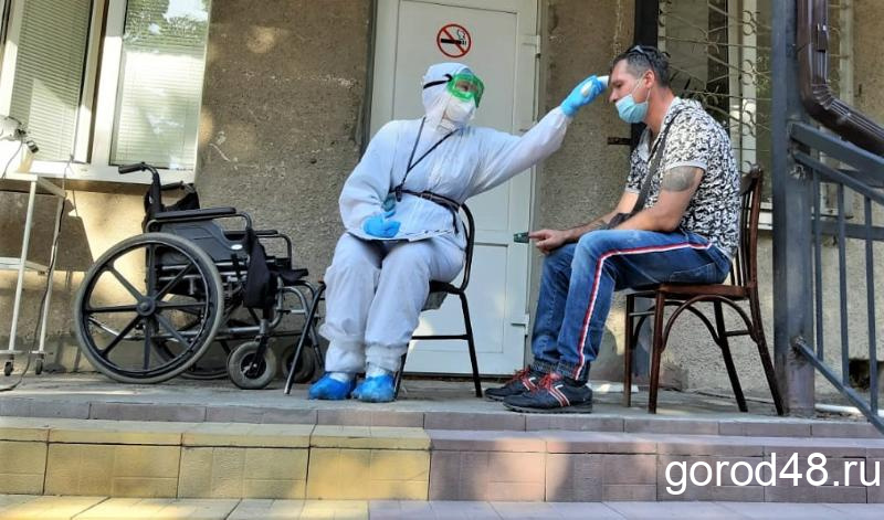 «Я вчера с трудом положила маму в «инфекционку». Она лежит в коридоре из-за переполненности больницы» «Я вчера с трудом положила маму в «инфекционку». Она лежит в коридоре из-за переполненности больницы»