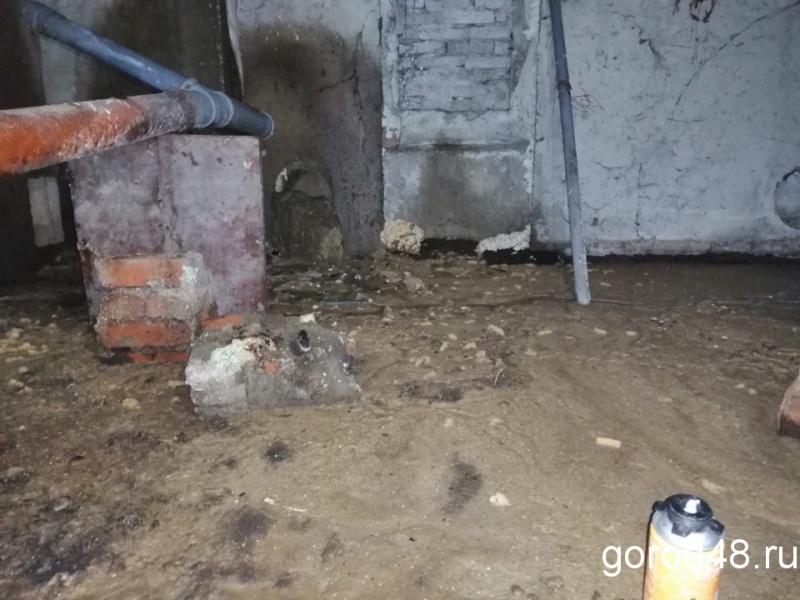 В многоэтажном доме образовался бассейн фекалий В многоэтажном доме образовался бассейн фекалий